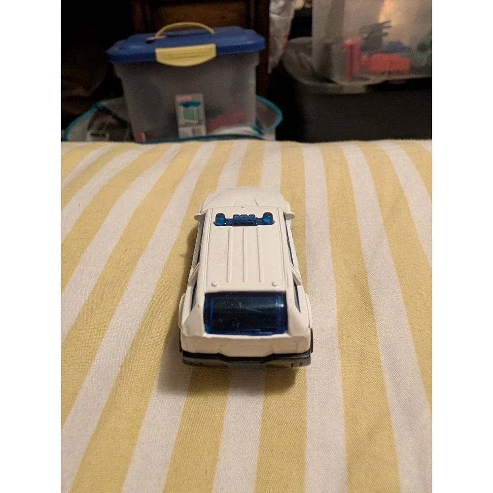 Matchbox SUV Sport Police Car 1:64 Scale Diecast MB568 MBX Unit 586 White 2002